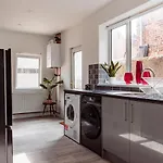 Brown Ball Holiday home *