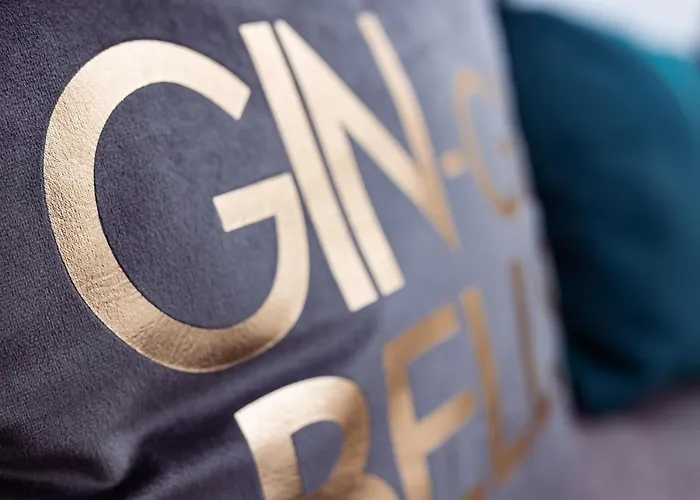 Brown Ball בית נופש